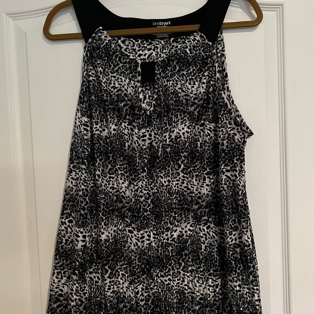 Beautiful black and white top